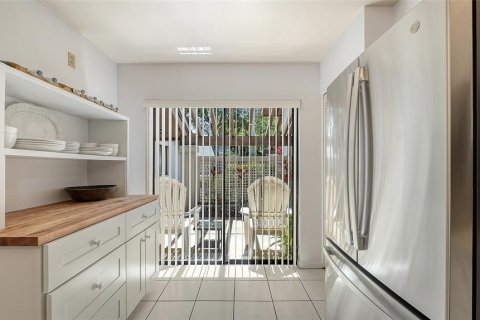 Villa ou maison à vendre à Sarasota, Floride: 2 chambres, 110.37 m2 № 2136579 - photo 8