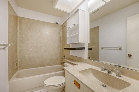 Villa ou maison à vendre à Sarasota, Floride: 2 chambres, 110.37 m2 № 2136579 - photo 21