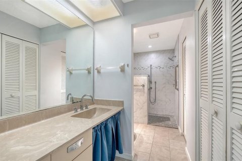 Villa ou maison à vendre à Sarasota, Floride: 2 chambres, 110.37 m2 № 2136579 - photo 16