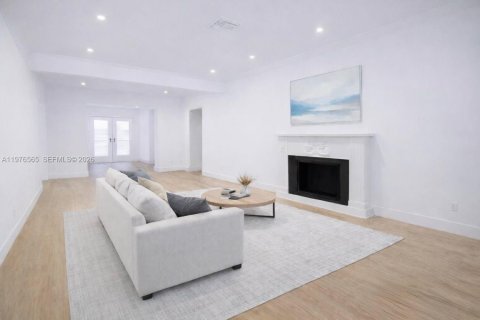 Villa ou maison à louer à Miami, Floride: 2 chambres, 170.85 m2 № 2041520 - photo 7