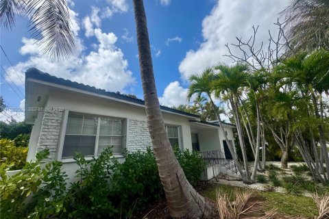 Villa ou maison à louer à Miami, Floride: 2 chambres, 170.85 m2 № 2041520 - photo 6