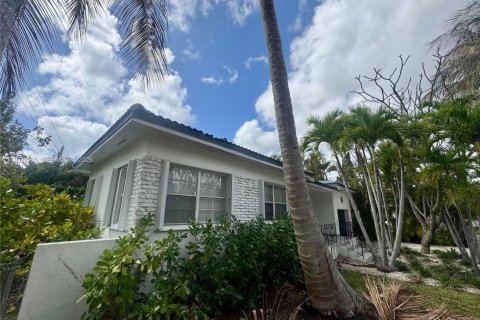 Villa ou maison à louer à Miami, Floride: 2 chambres, 170.85 m2 № 2041520 - photo 5