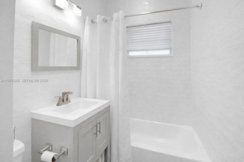 Villa ou maison à louer à Miami, Floride: 2 chambres, 170.85 m2 № 2041520 - photo 17