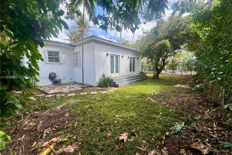 Villa ou maison à louer à Miami, Floride: 2 chambres, 170.85 m2 № 2041520 - photo 20