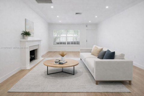 Villa ou maison à louer à Miami, Floride: 2 chambres, 170.85 m2 № 2041520 - photo 8