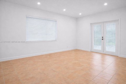Villa ou maison à louer à Miami, Floride: 2 chambres, 170.85 m2 № 2041520 - photo 16