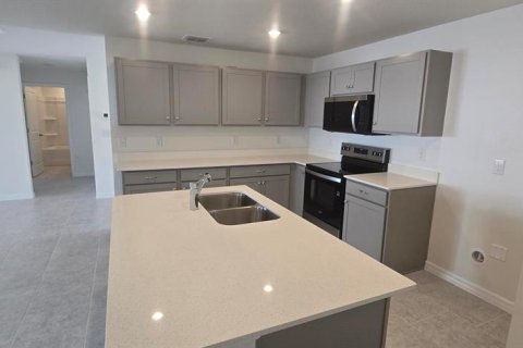 Villa ou maison à vendre à Poinciana, Floride: 4 chambres, 198.25 m2 № 2143306 - photo 3
