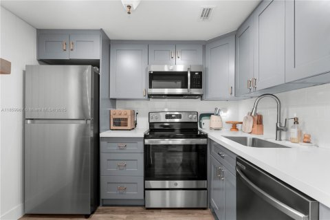 Condominio en venta en Miami Beach, Florida, 2 dormitorios, 88.16 m2 № 1977004 - foto 10