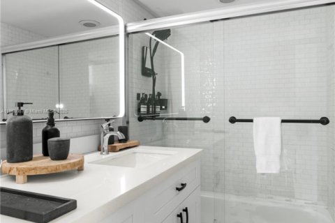 Condominio en venta en Miami Beach, Florida, 2 dormitorios, 88.16 m2 № 1977004 - foto 21