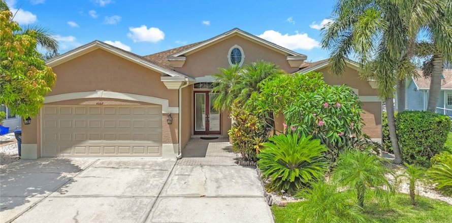 House in Bradenton, Florida 4 bedrooms, 235.04 sq.m. № 1869726