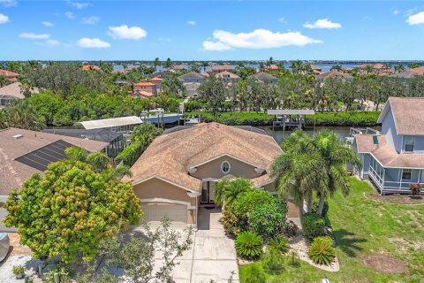 House in Bradenton, Florida 4 bedrooms, 235.04 sq.m. № 1869726 - photo 5