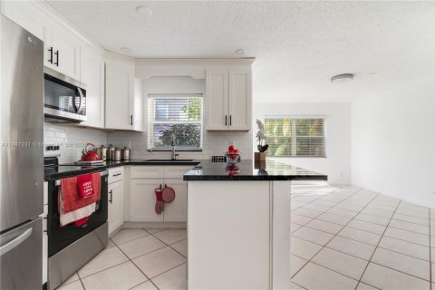 House in Plantation, Florida 3 bedrooms, 146.88 sq.m. № 1845505 - photo 3