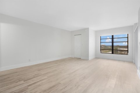 Condo in Pompano Beach, Florida, 2 bedrooms  № 2195006 - photo 15