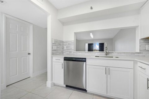 Condo in Pompano Beach, Florida, 2 bedrooms  № 2195006 - photo 5