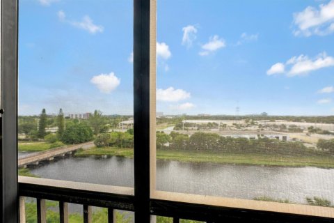 Condo in Pompano Beach, Florida, 2 bedrooms  № 2195006 - photo 23