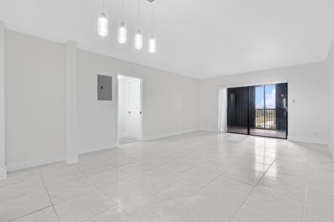 Condo in Pompano Beach, Florida, 2 bedrooms  № 2195006 - photo 19