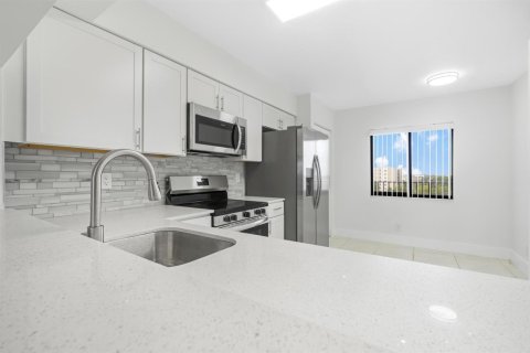 Condo in Pompano Beach, Florida, 2 bedrooms  № 2195006 - photo 8
