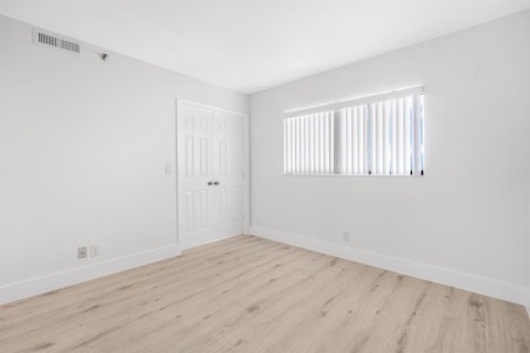 Condo in Pompano Beach, Florida, 2 bedrooms  № 2195006 - photo 10