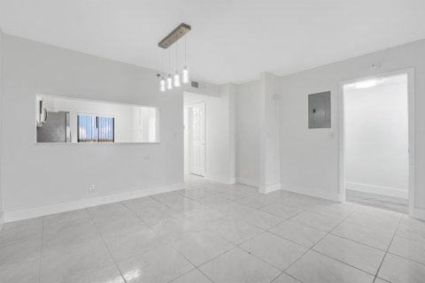 Condo in Pompano Beach, Florida, 2 bedrooms  № 2195006 - photo 20
