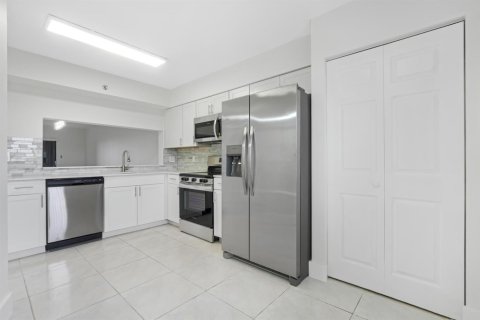 Condo in Pompano Beach, Florida, 2 bedrooms  № 2195006 - photo 6