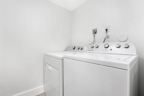 Condo in Pompano Beach, Florida, 2 bedrooms  № 2195006 - photo 24