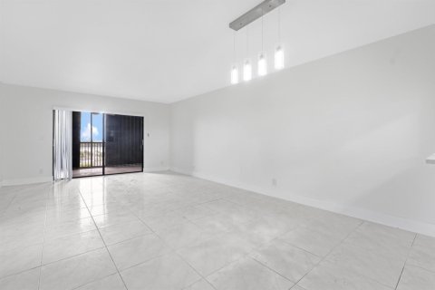 Condo in Pompano Beach, Florida, 2 bedrooms  № 2195006 - photo 18