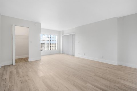 Condo in Pompano Beach, Florida, 2 bedrooms  № 2195006 - photo 16