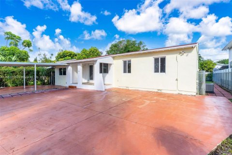 House in Miami, Florida 4 bedrooms, 177.54 sq.m. № 1937256 - photo 4