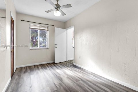 Villa ou maison à vendre à Miami, Floride: 4 chambres, 177.54 m2 № 1937256 - photo 20