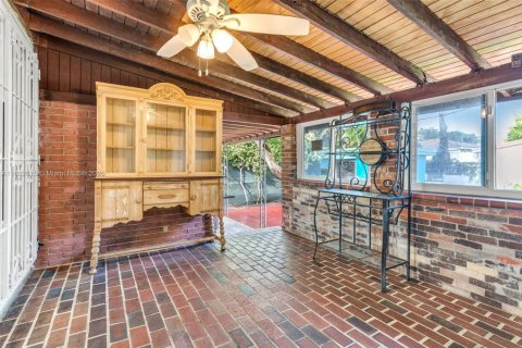 Villa ou maison à vendre à Miami, Floride: 4 chambres, 177.54 m2 № 1937256 - photo 25
