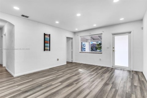 Villa ou maison à vendre à Miami, Floride: 4 chambres, 177.54 m2 № 1937256 - photo 7