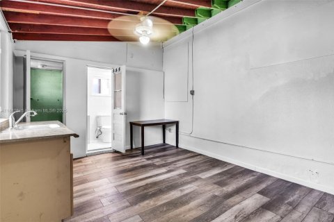 Villa ou maison à vendre à Miami, Floride: 4 chambres, 177.54 m2 № 1937256 - photo 27