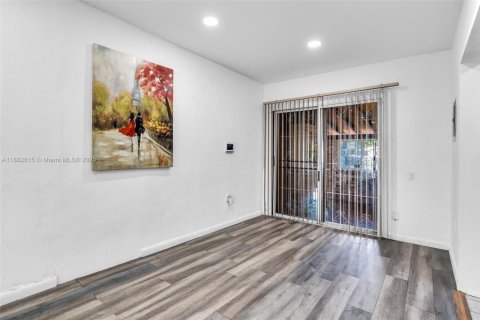 House in Miami, Florida 4 bedrooms, 177.54 sq.m. № 1937256 - photo 11