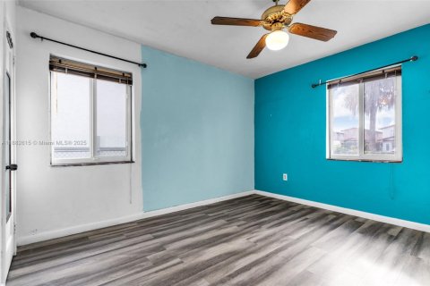 Casa en venta en Miami, Florida, 4 dormitorios, 177.54 m2 № 1937256 - foto 22
