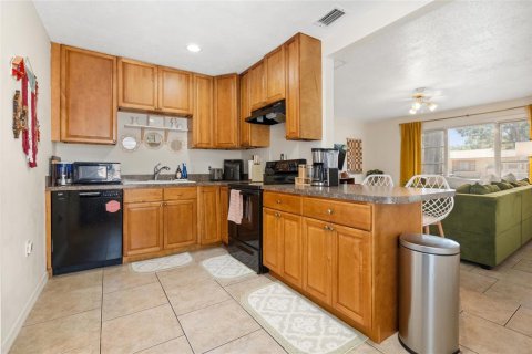 House in Tampa, Florida 2 bedrooms, 100.15 sq.m. № 1736358 - photo 10