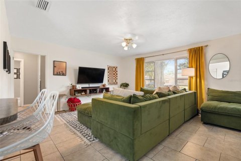 House in Tampa, Florida 2 bedrooms, 100.15 sq.m. № 1736358 - photo 5