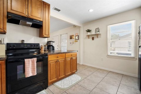 House in Tampa, Florida 2 bedrooms, 100.15 sq.m. № 1736358 - photo 12
