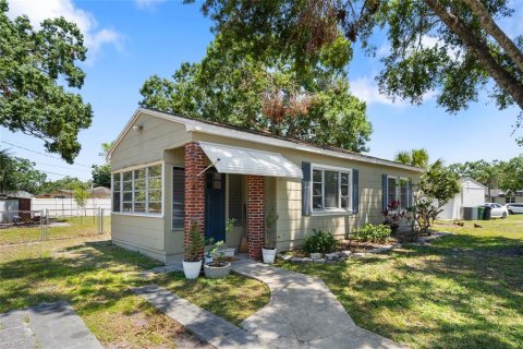 House in Tampa, Florida 2 bedrooms, 100.15 sq.m. № 1736358 - photo 1