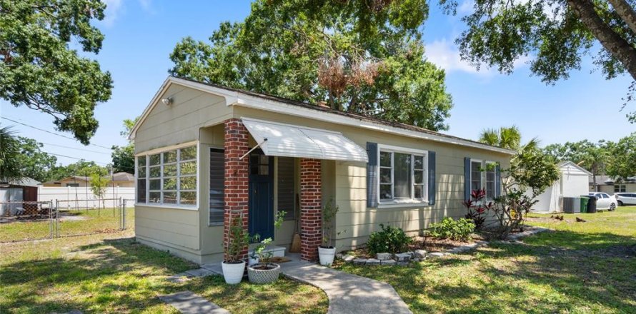 House in Tampa, Florida 2 bedrooms, 100.15 sq.m. № 1736358