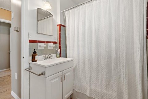 House in Tampa, Florida 2 bedrooms, 100.15 sq.m. № 1736358 - photo 25