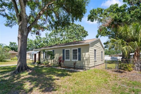 House in Tampa, Florida 2 bedrooms, 100.15 sq.m. № 1736358 - photo 3