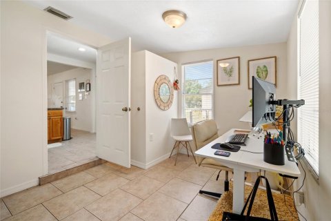 House in Tampa, Florida 2 bedrooms, 100.15 sq.m. № 1736358 - photo 15