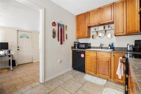 House in Tampa, Florida 2 bedrooms, 100.15 sq.m. № 1736358 - photo 11