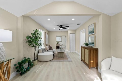 Villa ou maison à vendre à Saint Petersburg, Floride: 3 chambres, 115.2 m2 № 2398875 - photo 6