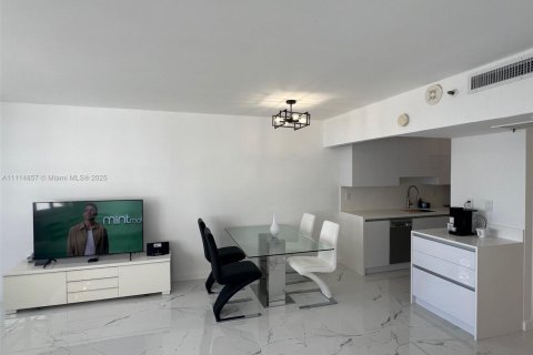 Снять в аренду кондоминиум в Майами-Бич, Флорида 49.24м2, № 1812081 - фото 5
