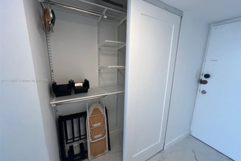 Снять в аренду кондоминиум в Майами-Бич, Флорида 49.24м2, № 1812081 - фото 17