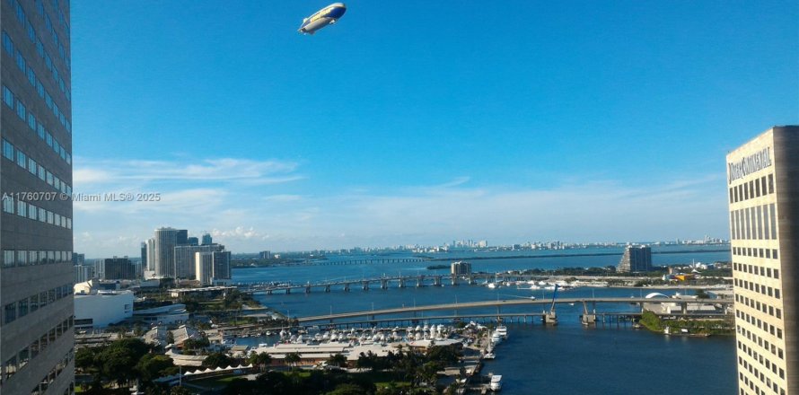 Condominio en Miami, Florida, 2 dormitorios № 1861636