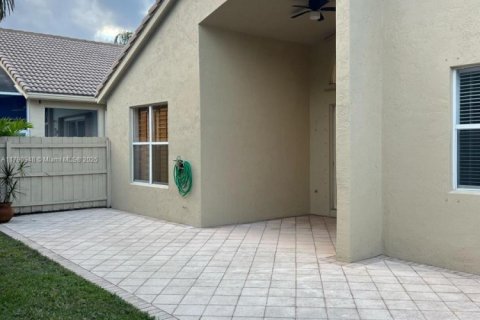 House in Boynton Beach, Florida 3 bedrooms, 176.61 sq.m. № 1731579 - photo 17