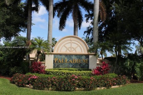 House in Boynton Beach, Florida 3 bedrooms, 176.61 sq.m. № 1731579 - photo 1