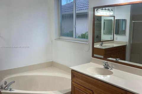 House in Boynton Beach, Florida 3 bedrooms, 176.61 sq.m. № 1731579 - photo 13